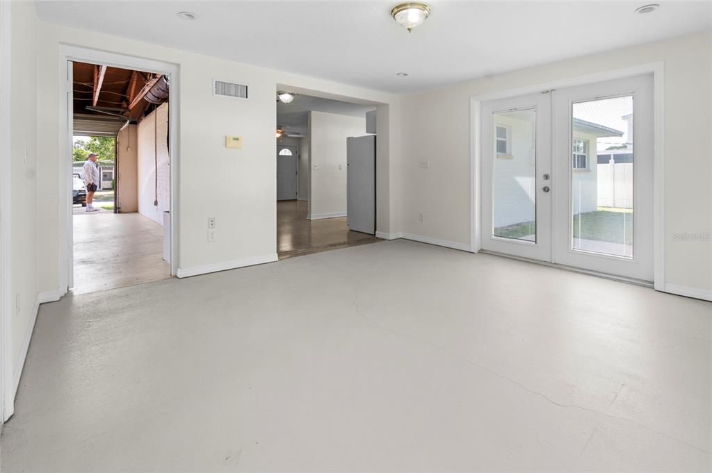 Active With Contract: $219,900 (3 beds, 1 baths, 1262 Square Feet)