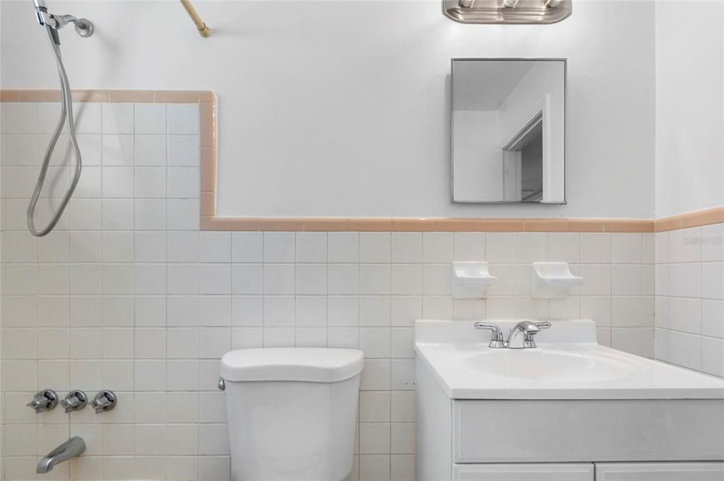 Active With Contract: $219,900 (3 beds, 1 baths, 1262 Square Feet)