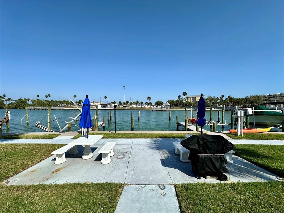 Под контрактом: $275,000 (2 спален, 1 ванн, 915 Квадратных фут)