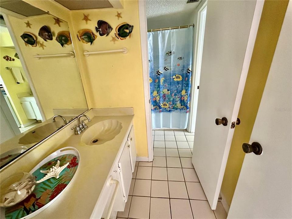 Под контрактом: $275,000 (2 спален, 1 ванн, 915 Квадратных фут)