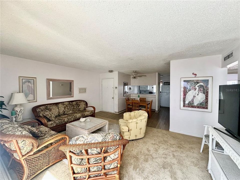 Под контрактом: $275,000 (2 спален, 1 ванн, 915 Квадратных фут)