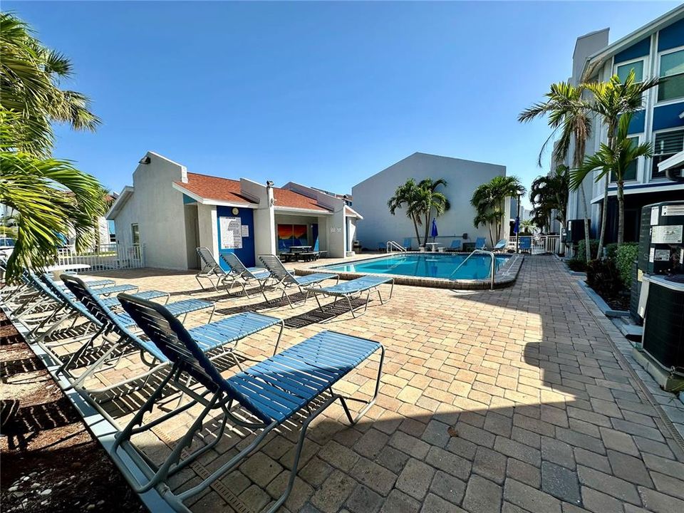 Под контрактом: $275,000 (2 спален, 1 ванн, 915 Квадратных фут)