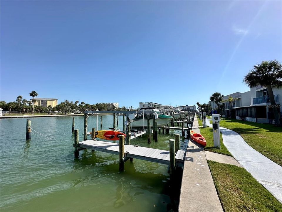 Под контрактом: $275,000 (2 спален, 1 ванн, 915 Квадратных фут)