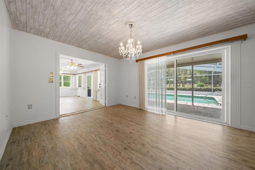 Active With Contract: $394,900 (2 beds, 2 baths, 1972 Square Feet)