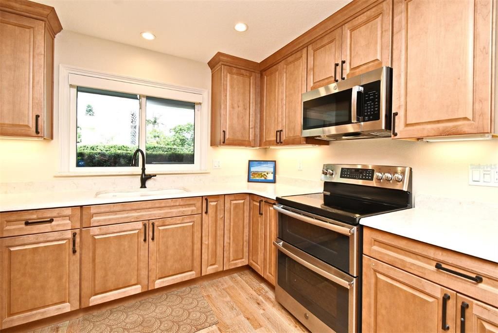 For Sale: $1,045,000 (3 beds, 2 baths, 1425 Square Feet)