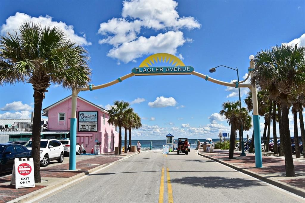 For Sale: $1,045,000 (3 beds, 2 baths, 1425 Square Feet)