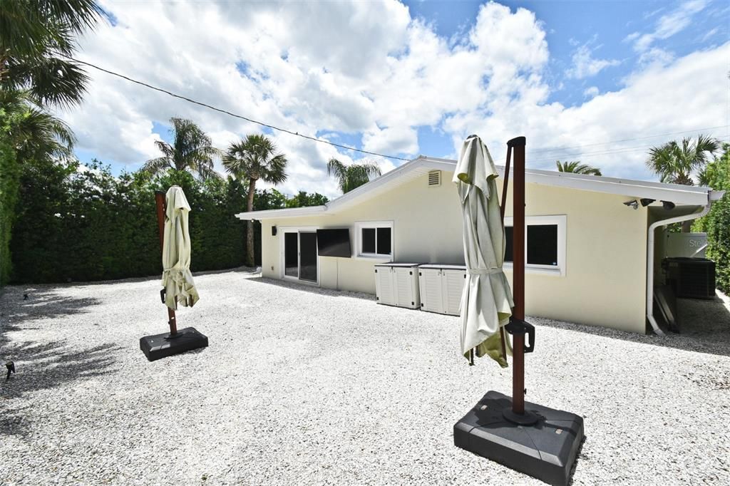 For Sale: $1,045,000 (3 beds, 2 baths, 1425 Square Feet)