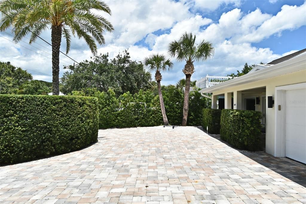 For Sale: $1,045,000 (3 beds, 2 baths, 1425 Square Feet)