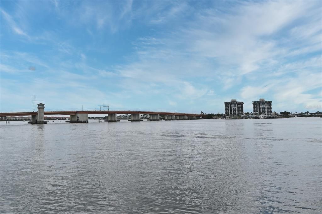 For Sale: $1,045,000 (3 beds, 2 baths, 1425 Square Feet)