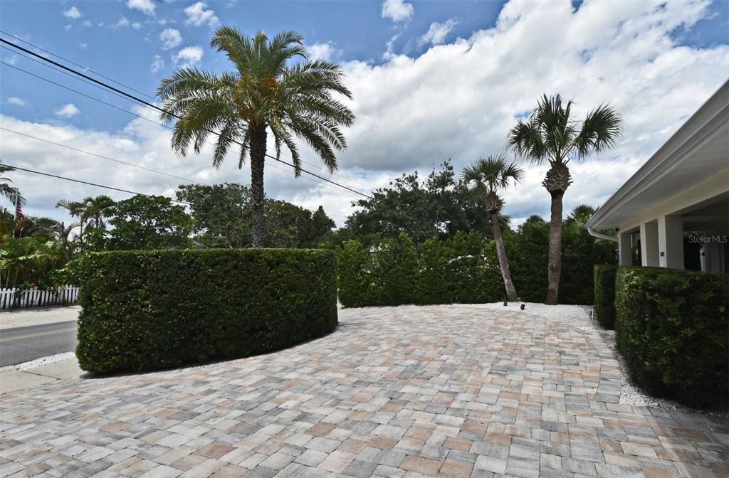 For Sale: $1,045,000 (3 beds, 2 baths, 1425 Square Feet)