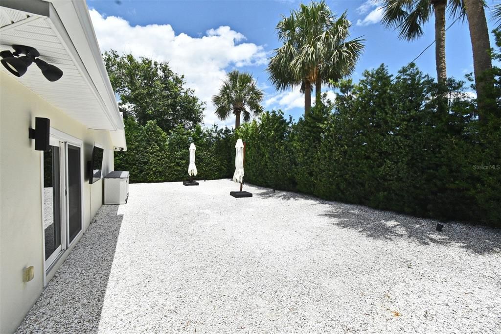 For Sale: $1,045,000 (3 beds, 2 baths, 1425 Square Feet)