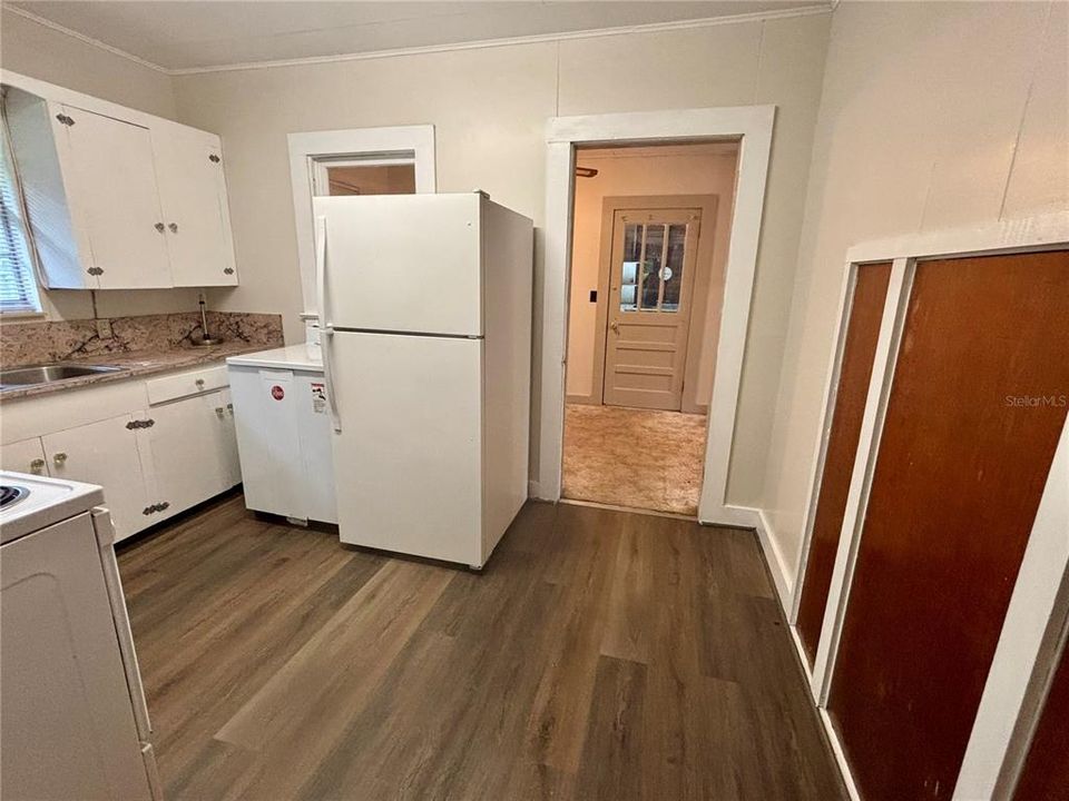 Под контрактом: $235,000 (2 спален, 1 ванн, 1100 Квадратных фут)