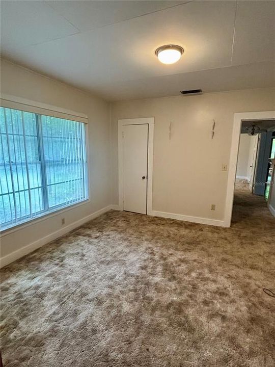 Под контрактом: $235,000 (2 спален, 1 ванн, 1100 Квадратных фут)