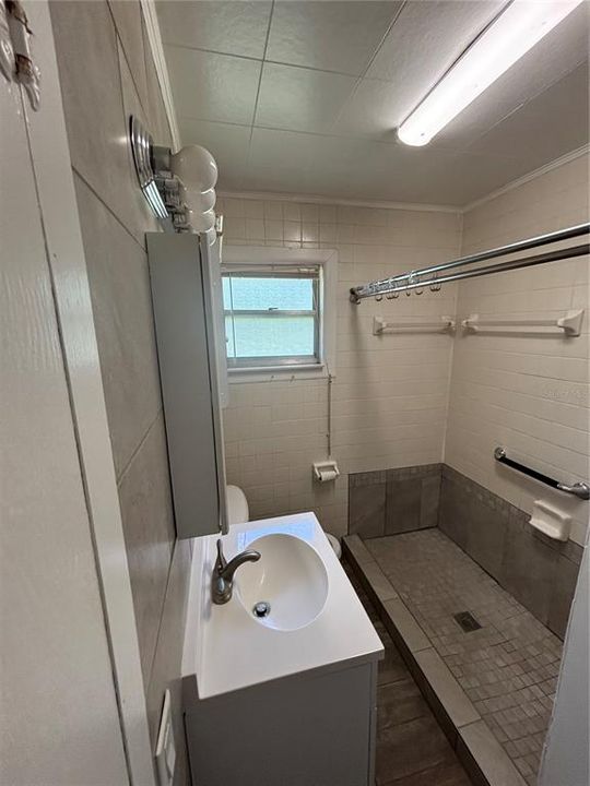 Под контрактом: $235,000 (2 спален, 1 ванн, 1100 Квадратных фут)