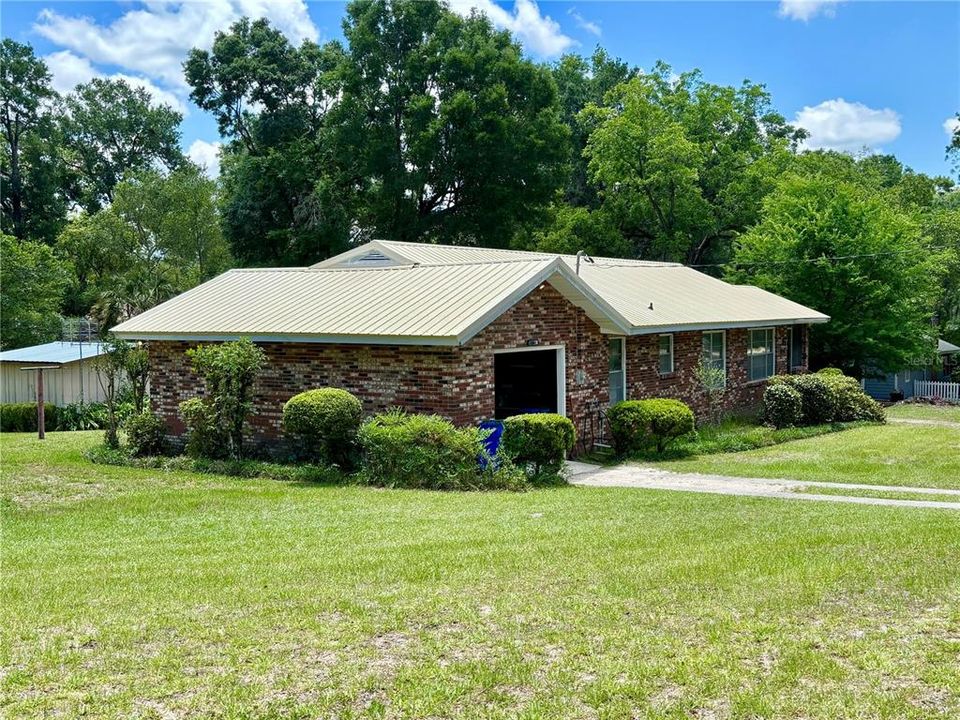 Под контрактом: $235,000 (2 спален, 1 ванн, 1100 Квадратных фут)