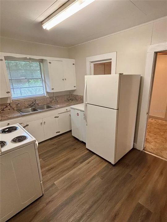 Под контрактом: $235,000 (2 спален, 1 ванн, 1100 Квадратных фут)