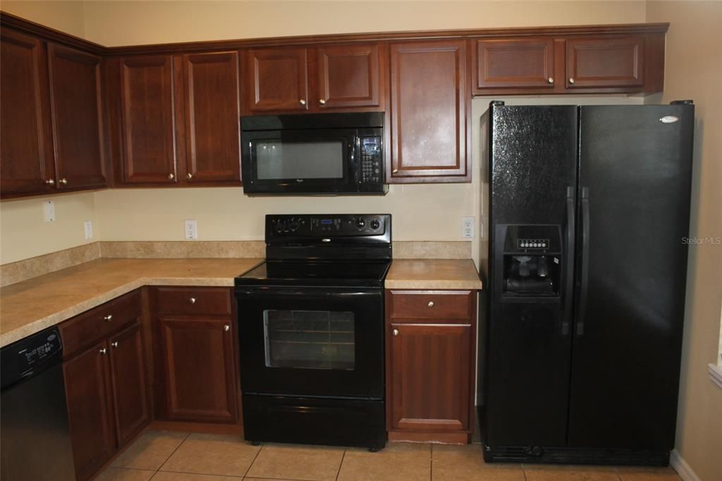 合同活跃: $2,100 (3 贝兹, 2 浴室, 1544 平方英尺)