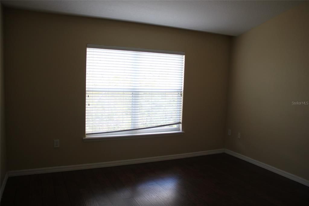 合同活跃: $2,100 (3 贝兹, 2 浴室, 1544 平方英尺)