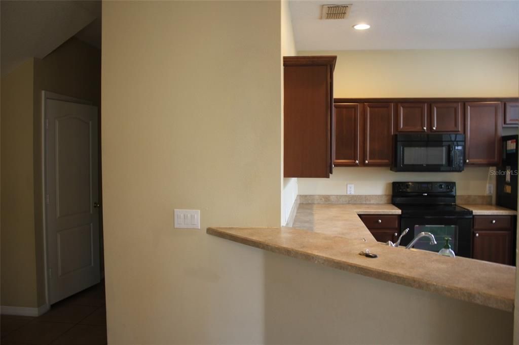 合同活跃: $2,100 (3 贝兹, 2 浴室, 1544 平方英尺)