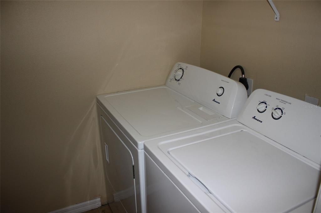 合同活跃: $2,100 (3 贝兹, 2 浴室, 1544 平方英尺)