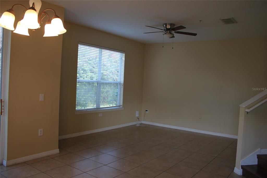 合同活跃: $2,100 (3 贝兹, 2 浴室, 1544 平方英尺)