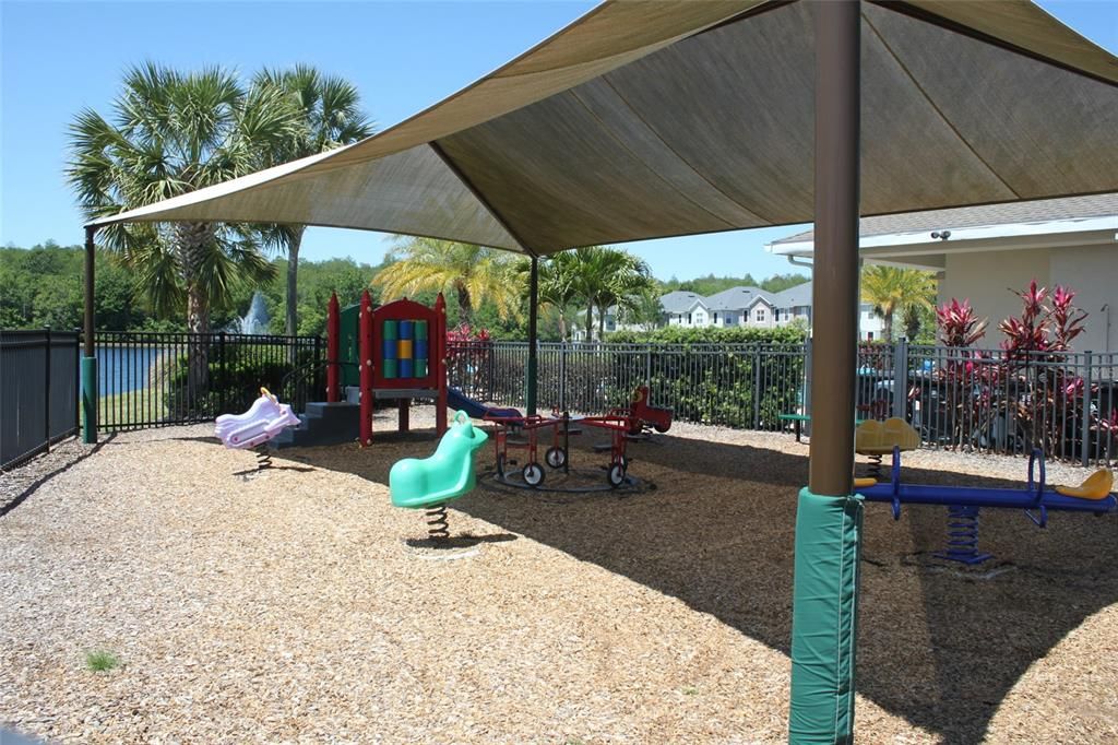 合同活跃: $2,100 (3 贝兹, 2 浴室, 1544 平方英尺)