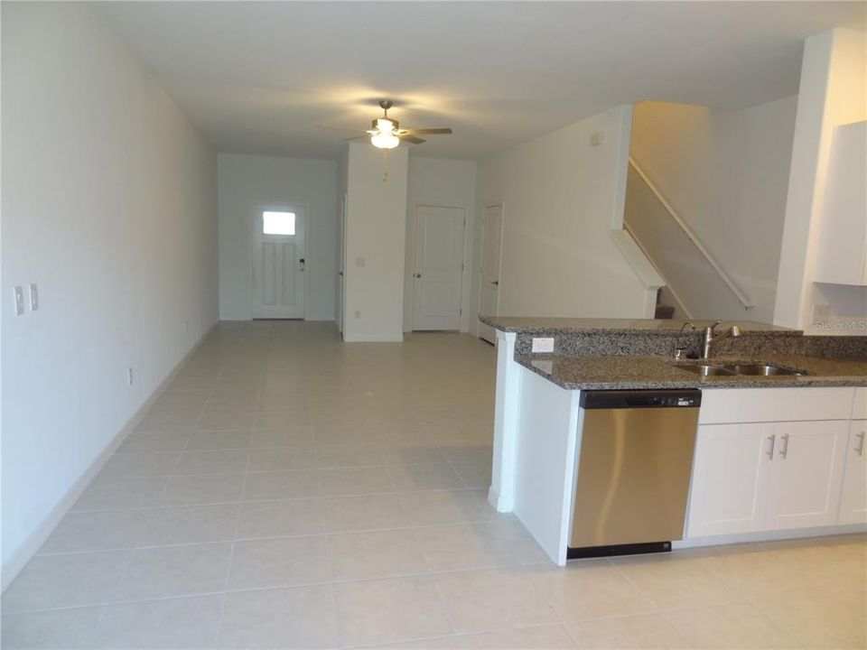 Active With Contract: $1,895 (3 beds, 2 baths, 1634 Square Feet)