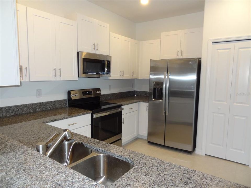 Active With Contract: $1,895 (3 beds, 2 baths, 1634 Square Feet)