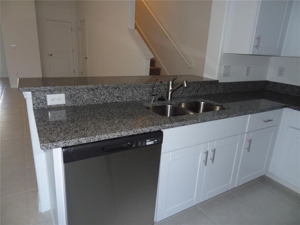 Active With Contract: $1,895 (3 beds, 2 baths, 1634 Square Feet)