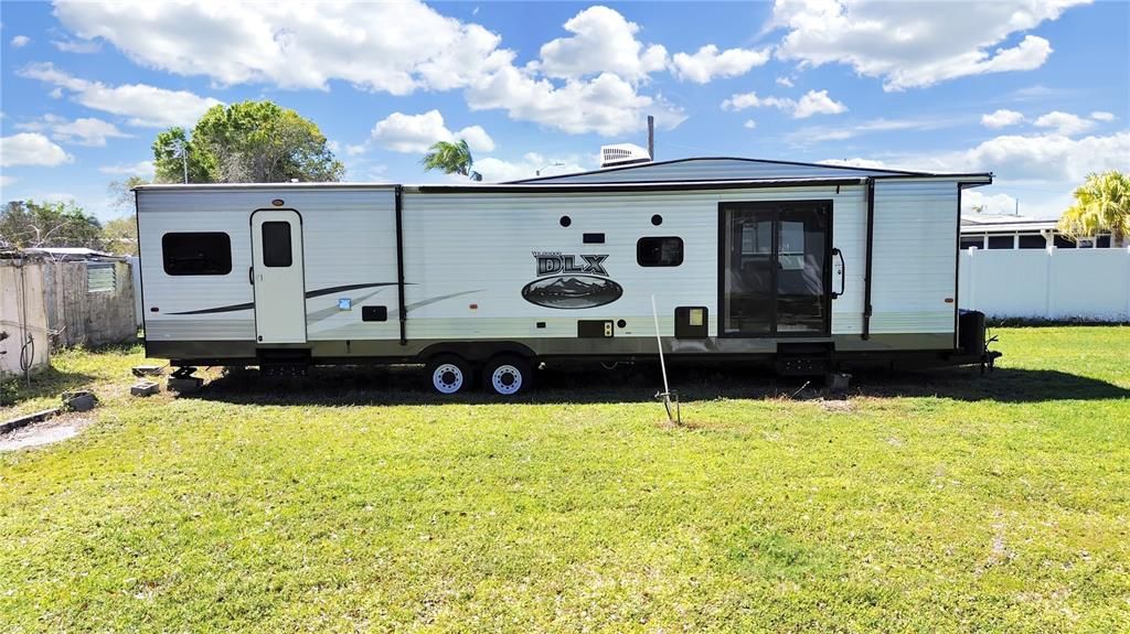 For Sale: $500,000 (1 beds, 1 baths, 480 Square Feet)