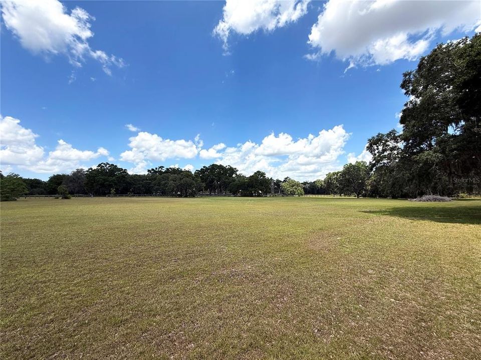 For Sale: $3,650,000 (3 beds, 2 baths, 1620 Square Feet)