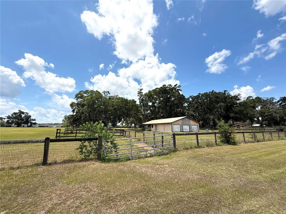 For Sale: $3,650,000 (3 beds, 2 baths, 1620 Square Feet)