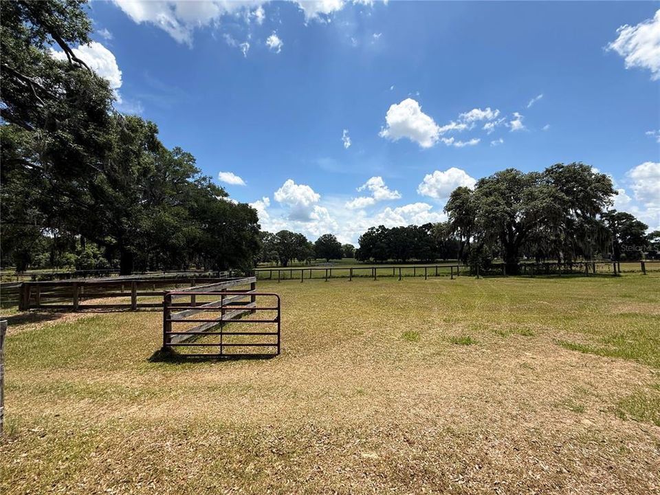 For Sale: $3,650,000 (3 beds, 2 baths, 1620 Square Feet)