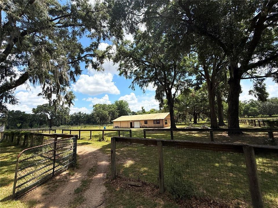 For Sale: $3,650,000 (3 beds, 2 baths, 1620 Square Feet)