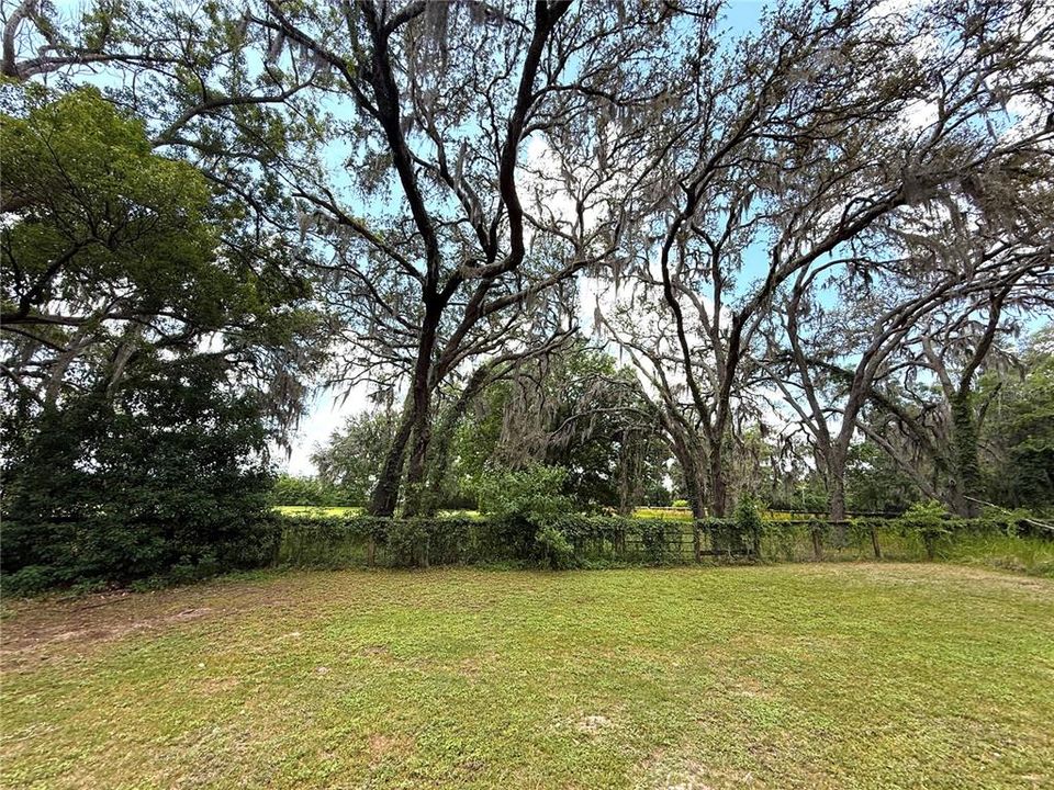 For Sale: $3,650,000 (3 beds, 2 baths, 1620 Square Feet)