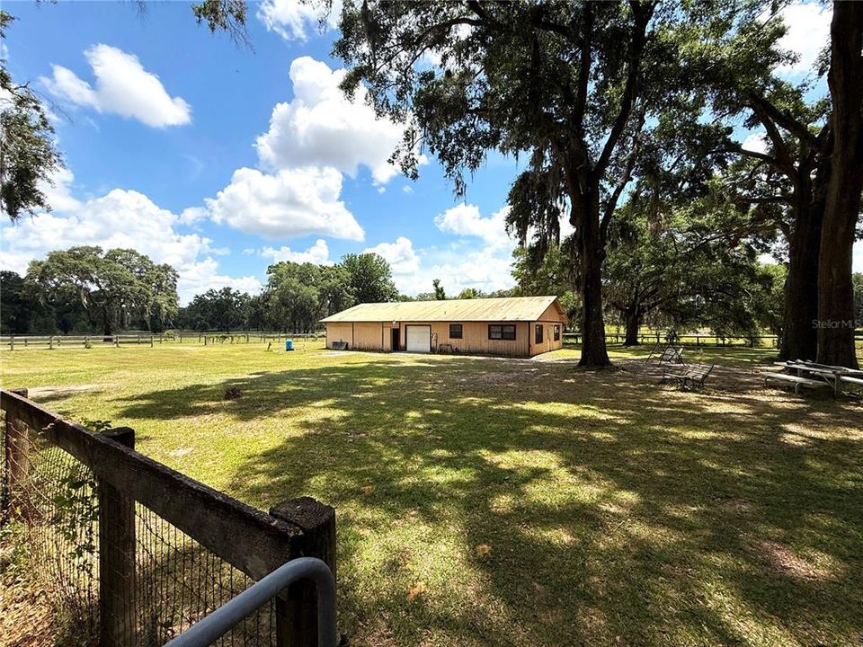 For Sale: $3,650,000 (3 beds, 2 baths, 1620 Square Feet)