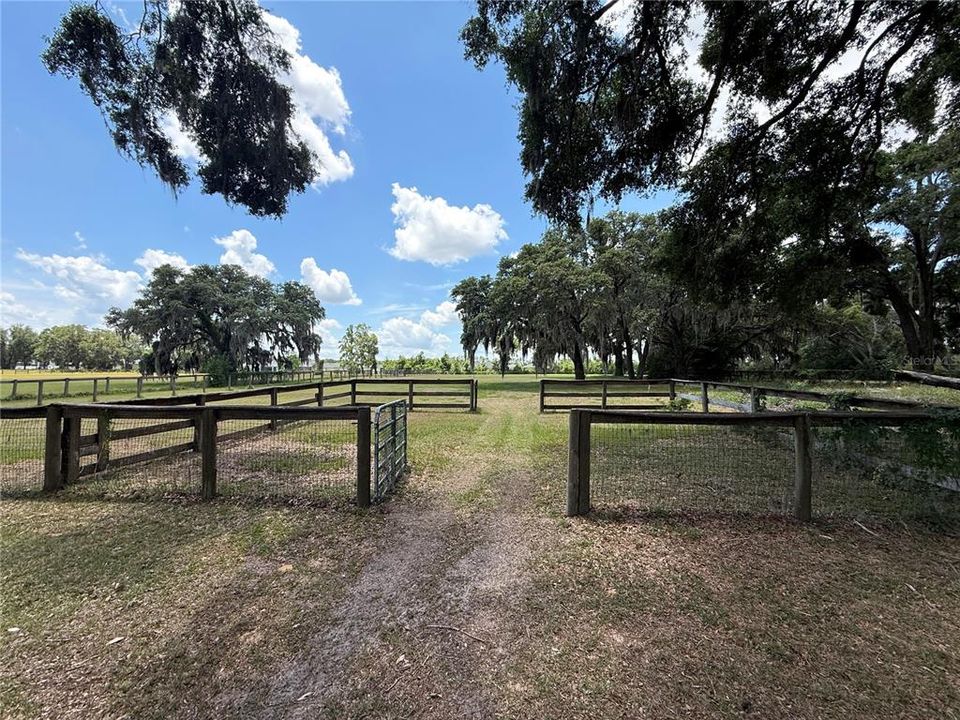 For Sale: $3,650,000 (3 beds, 2 baths, 1620 Square Feet)