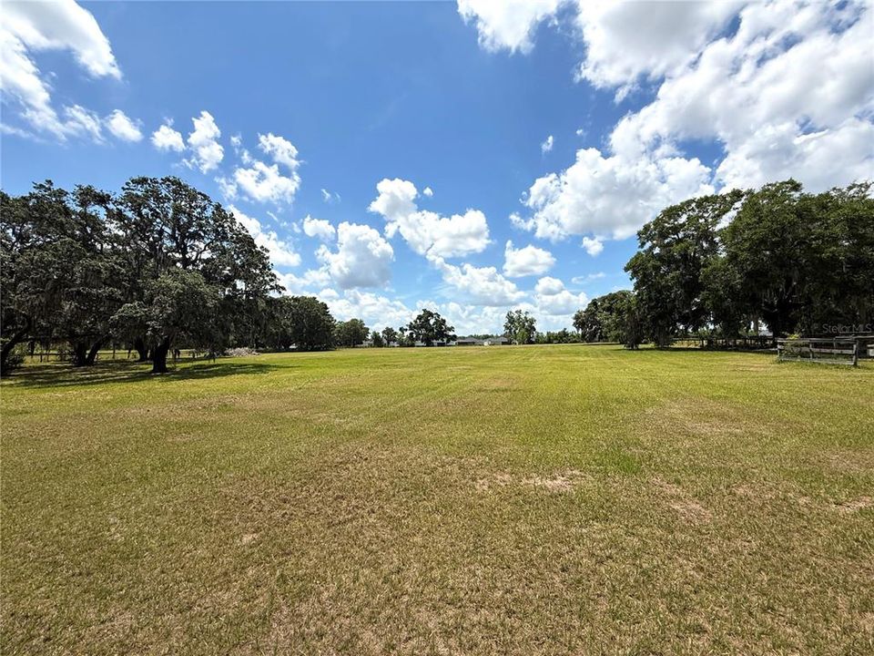 For Sale: $3,650,000 (3 beds, 2 baths, 1620 Square Feet)