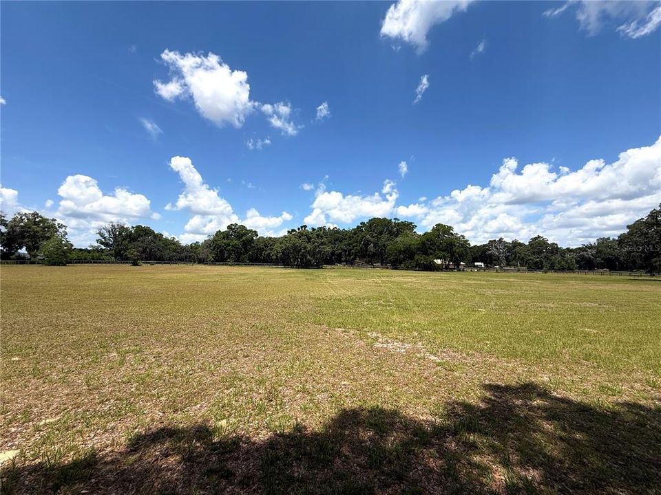 For Sale: $3,650,000 (3 beds, 2 baths, 1620 Square Feet)