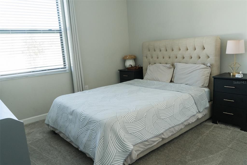 出租: $4,500 (4 贝兹, 3 浴室, 2555 平方英尺)