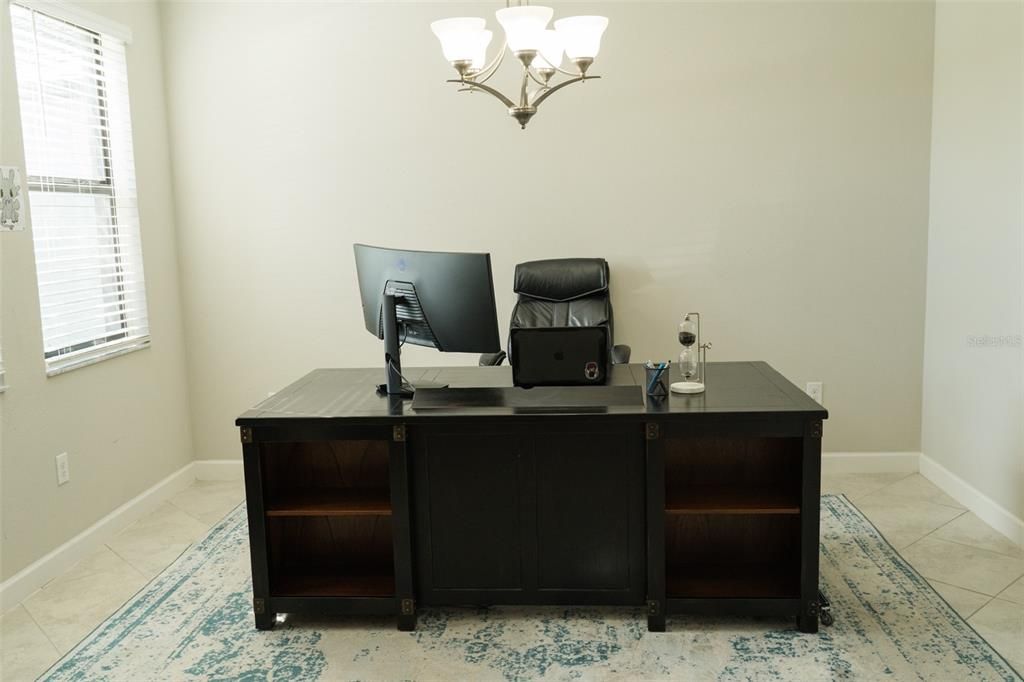 出租: $4,500 (4 贝兹, 3 浴室, 2555 平方英尺)