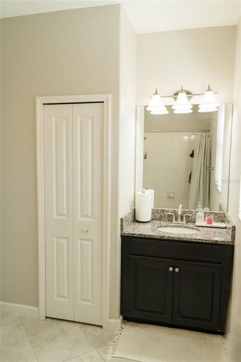 出租: $4,500 (4 贝兹, 3 浴室, 2555 平方英尺)