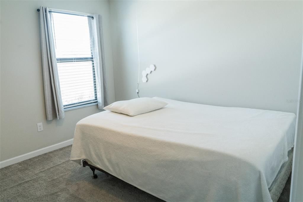 出租: $4,500 (4 贝兹, 3 浴室, 2555 平方英尺)