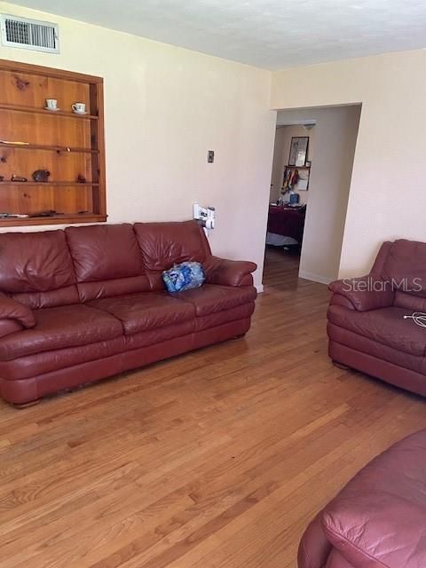 Activo con contrato: $273,000 (2 camas, 2 baños, 1115 Pies cuadrados)