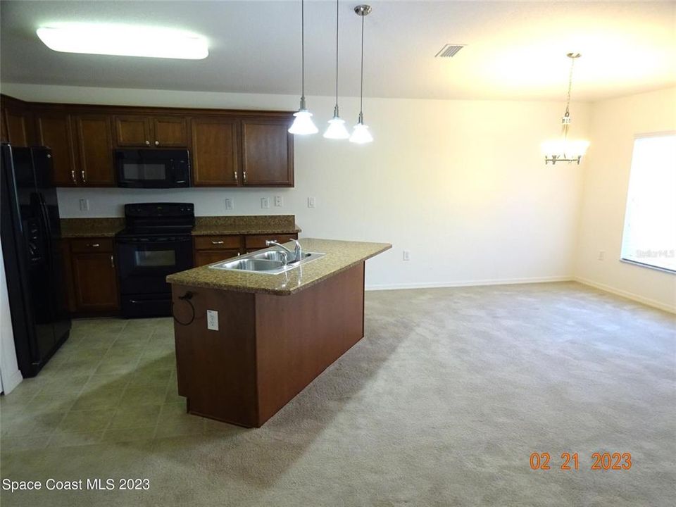 待售: $315,000 (3 贝兹, 2 浴室, 1387 平方英尺)