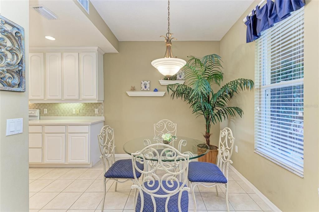 For Sale: $279,750 (2 beds, 2 baths, 1431 Square Feet)