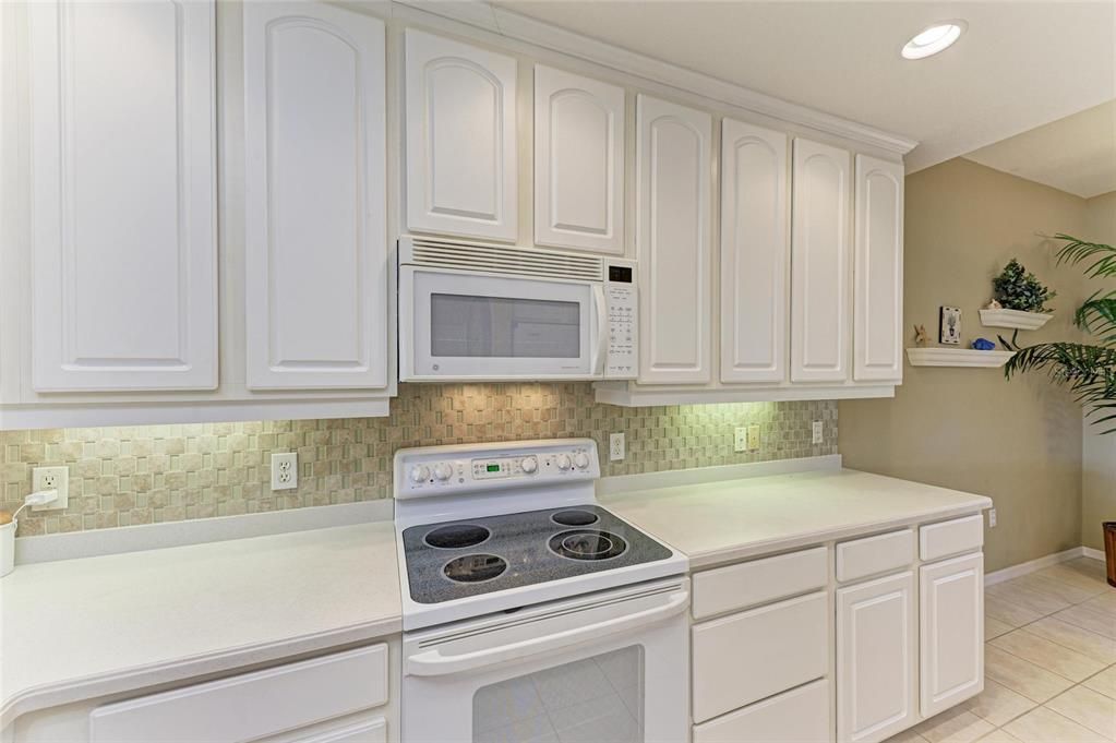 For Sale: $279,750 (2 beds, 2 baths, 1431 Square Feet)