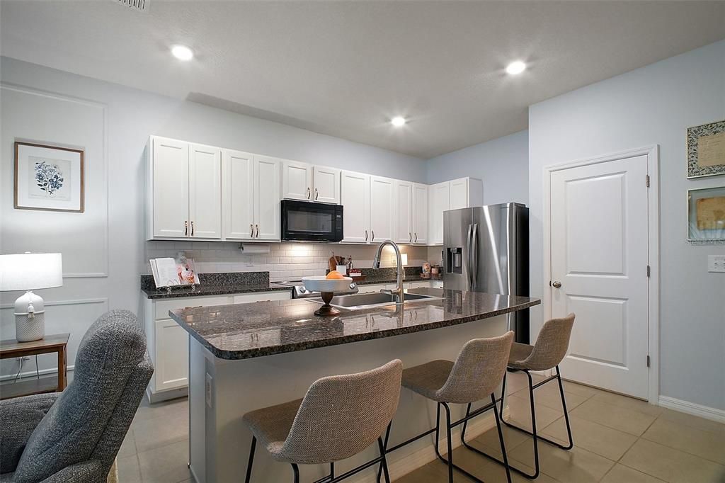 Под контрактом: $219,900 (3 спален, 2 ванн, 1688 Квадратных фут)