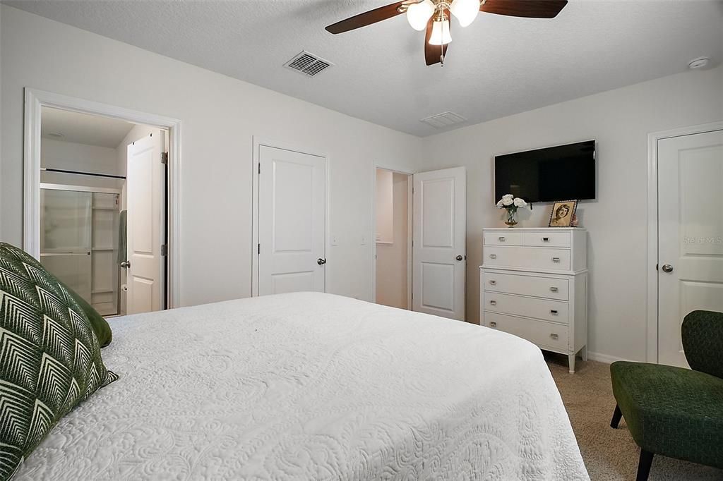 Под контрактом: $219,900 (3 спален, 2 ванн, 1688 Квадратных фут)