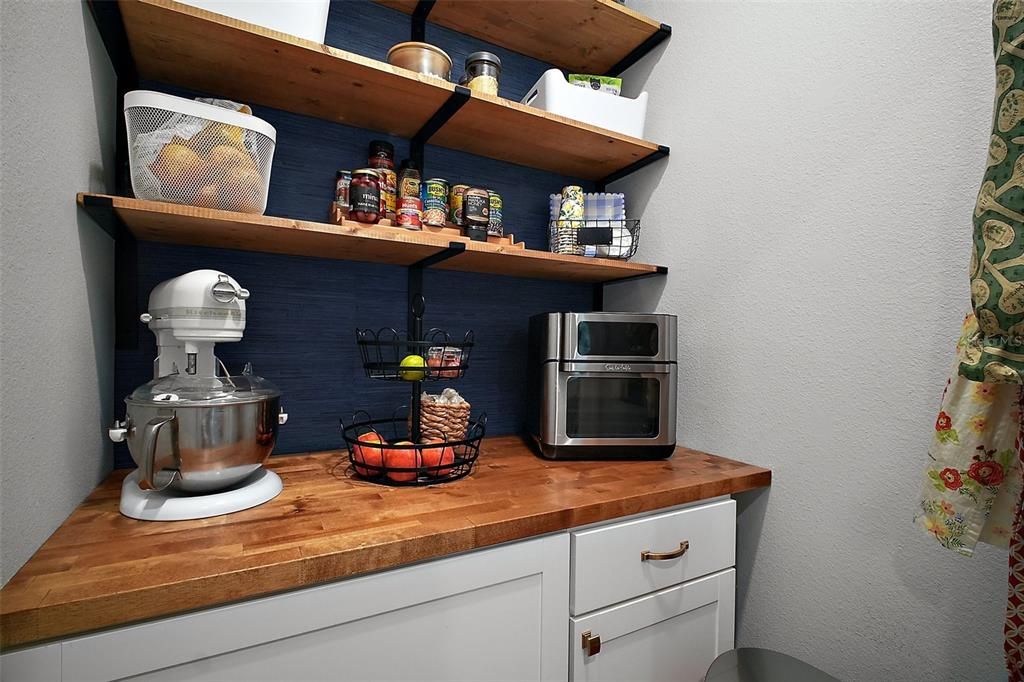 Под контрактом: $219,900 (3 спален, 2 ванн, 1688 Квадратных фут)